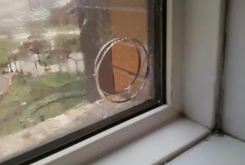 怎样在已按装好的窗户玻璃上打孔？